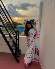 Load image into Gallery viewer, White Printed Mul Cotton Saree
