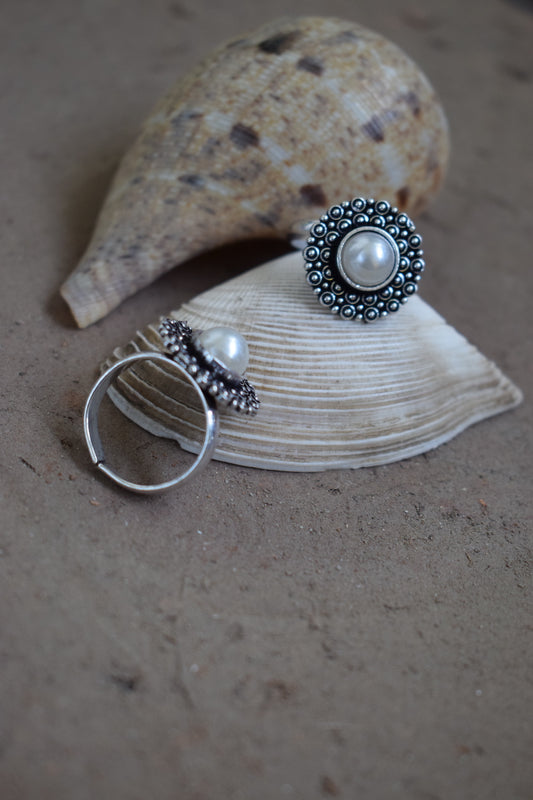 White Pearl Toe Stone Ring